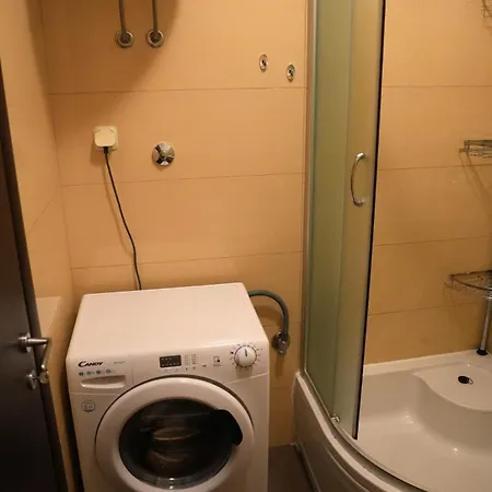 Emily Garden City Apartment With Private Parking