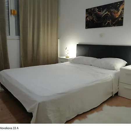 Emily Garden City Apartment With Private Parking