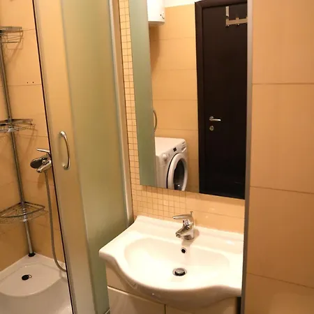 Emily Garden City Apartment With Private Parking Split