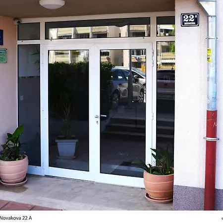 Emily Garden City Apartment With Private Parking Apartman
