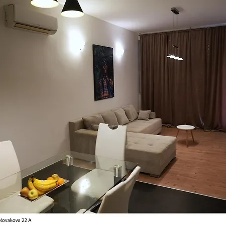 Apartment Emily Garden With Private Parking *
