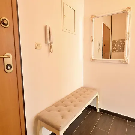 Emily Garden With Private Parking Apartment Split