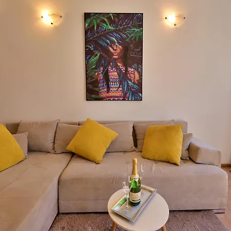 Emily Garden With Private Parking Апартаменти