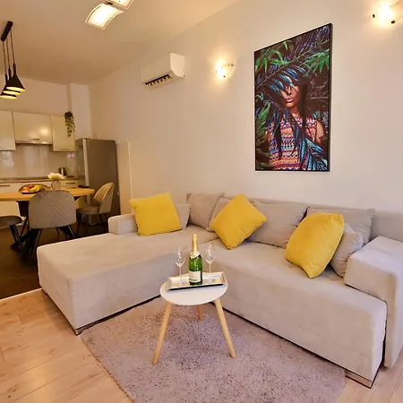 Emily Garden With Private Parking Apartment