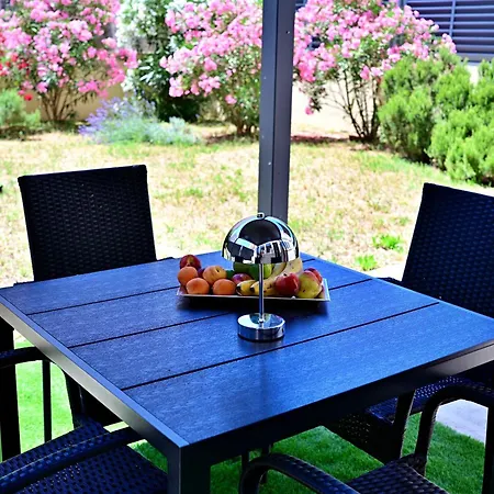 Emily Garden With Private Parking * Split