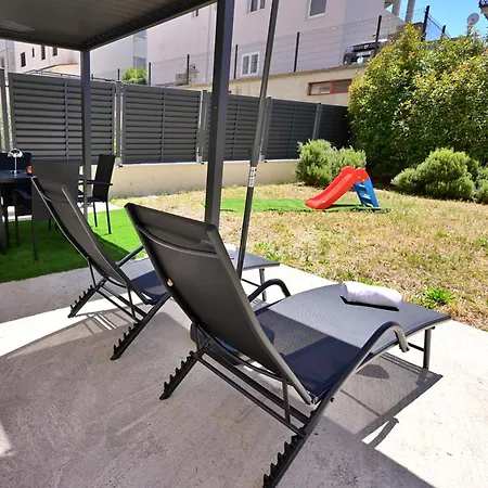 Emily Garden With Private Parking Апартаменти