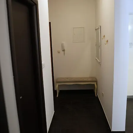 Emily Garden City Apartment With Private Parking Apartment