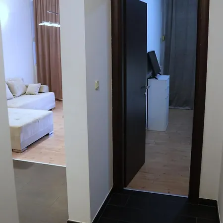 Emily Garden City Apartment With Private Parking * Split